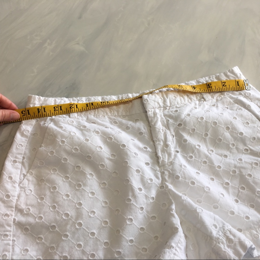 Gap white eyelet shorts size 2 Euc - Picture 5 of 7